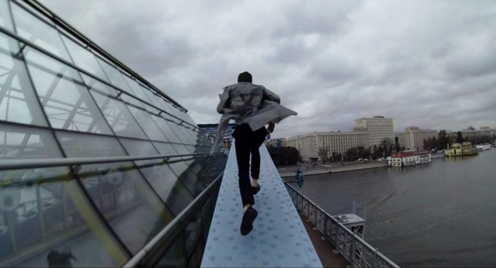 «Отказался снимать „Операцию по спасению“, чтобы делать свое». Интервью с Ильей Найшуллером
