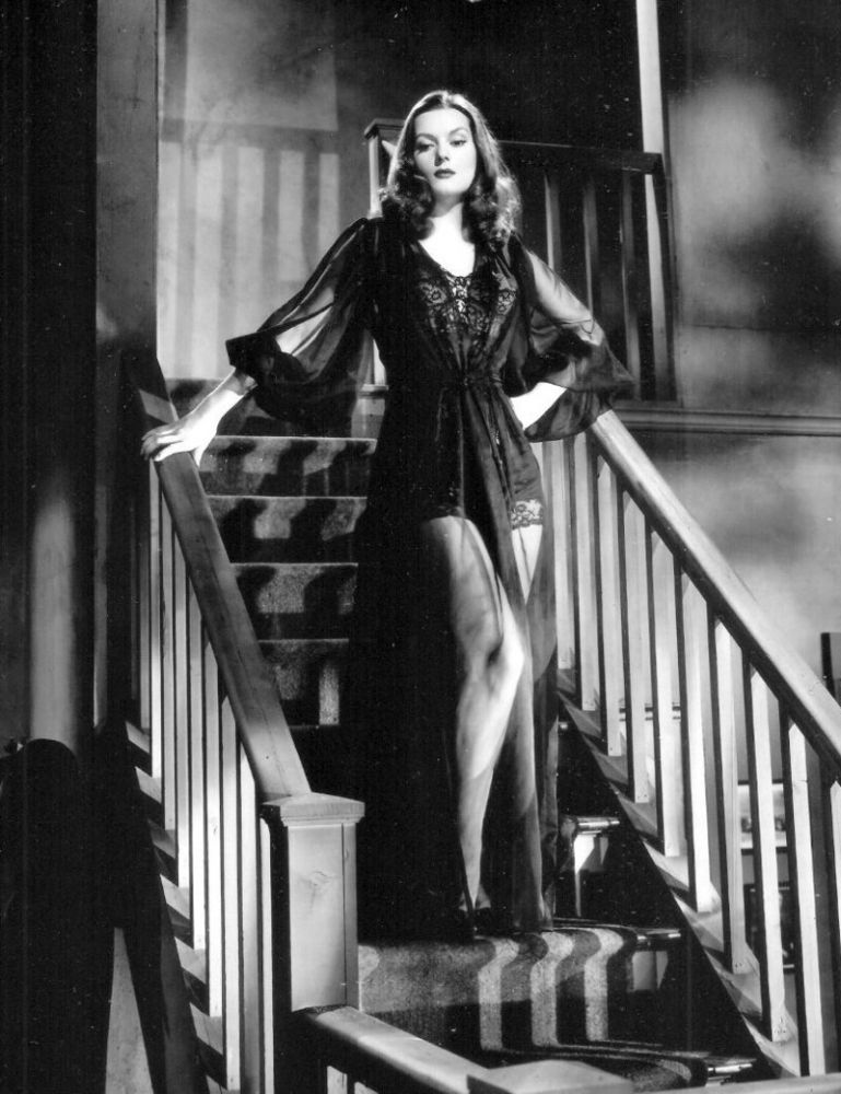
 Актриса Хэйзел Брукс — Actress Hazel Brooks 
 (19 фото) 
 