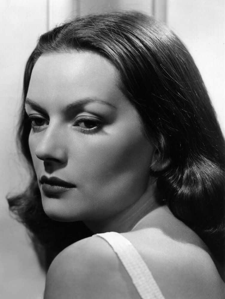 
 Актриса Хэйзел Брукс — Actress Hazel Brooks 
 (19 фото) 
 