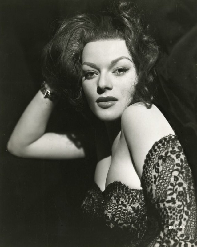 
 Актриса Хэйзел Брукс — Actress Hazel Brooks 
 (19 фото) 
 
