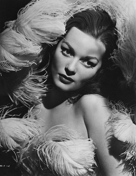 
 Актриса Хэйзел Брукс — Actress Hazel Brooks 
 (19 фото) 
 