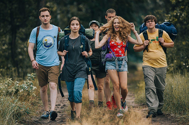 От ромкомов до леденящих душу триллеров: 14 новинок Netflix для уютной осени