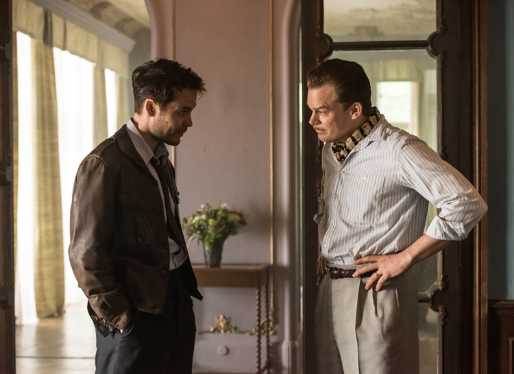 5 причин посмотреть исторический триллер "Игра теней": загадочный Тейлор Китч, послевоенный Берлин и не только