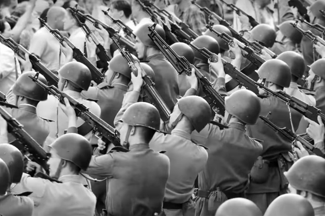 Фильм Андрея Кончаловского "Дорогие товарищи!" вошел в шорт-лист премии "Оскар"