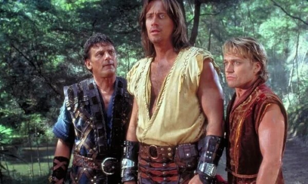 
 Чем закончились любимые сериалы 90-х 
 (9 фото + 4 видео) 
 