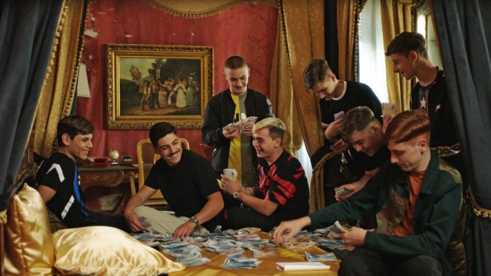 Вечер городских волчат: на Первом канале – премьера фильма «Пираньи Неаполя» 