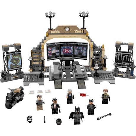 Новые наборы LEGO рассказывают о сюжете «Бэтмена» с Робертом Паттинсоном не хуже трейлеров