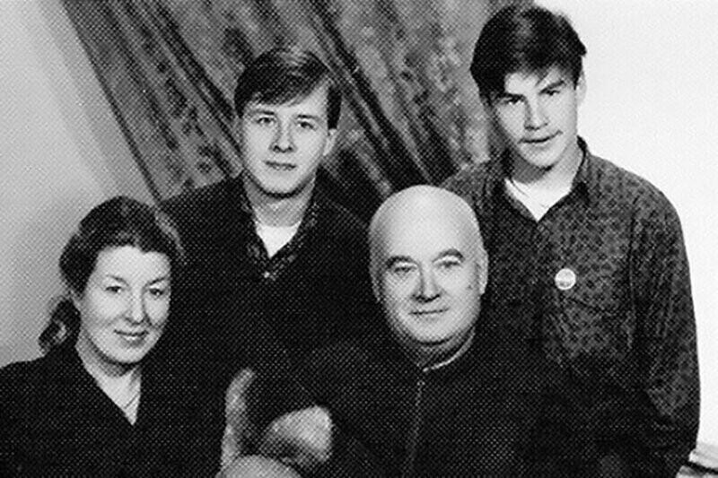 Как выглядит Евгения Моргунова, внучка знаменитого советского актера
(9 фото + 1 видео)