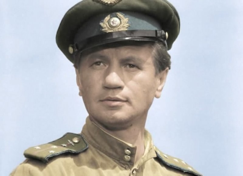 
 Их знала и любила вся страна, но народными они так и не стали. Актеры, которым не дали звание «Народный артист СССР» 
 (6 фото) 
 