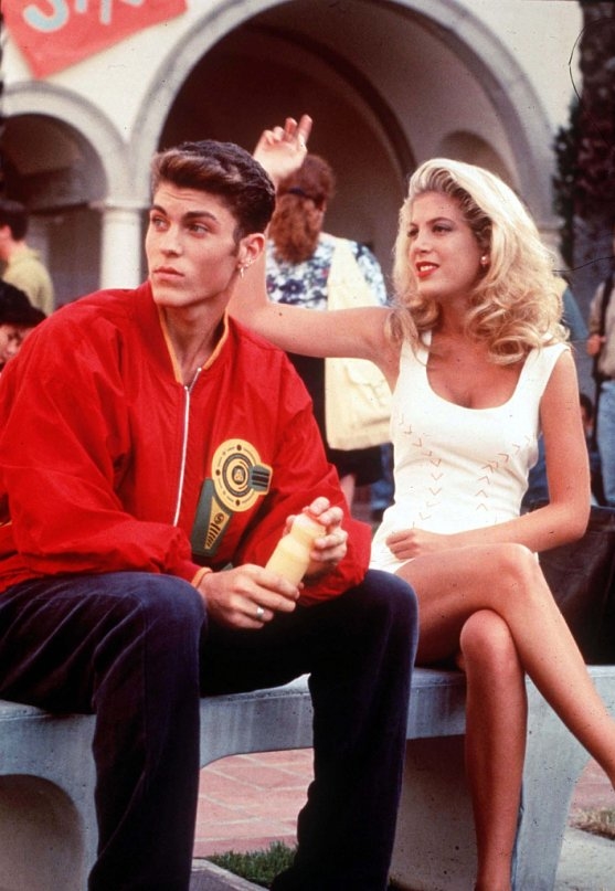 
 "Беверли Хиллз 90210" 32 года спустя: как изменились герои культового сериала 90-х        