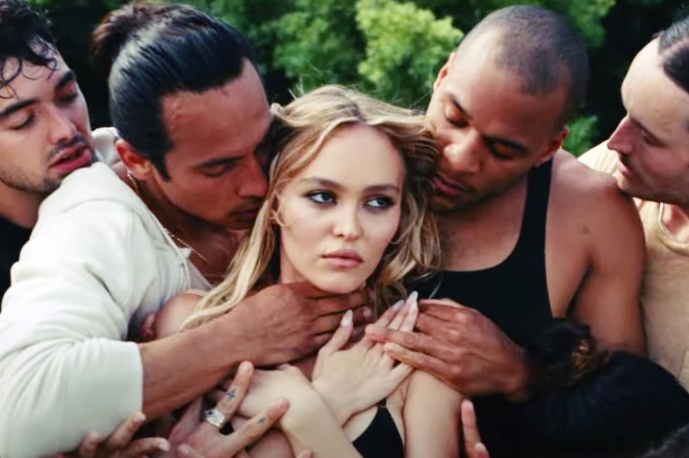 Скандальный сериал «Кумир» с Лили-Роуз Депп и The Weeknd закончился. Что это было? 