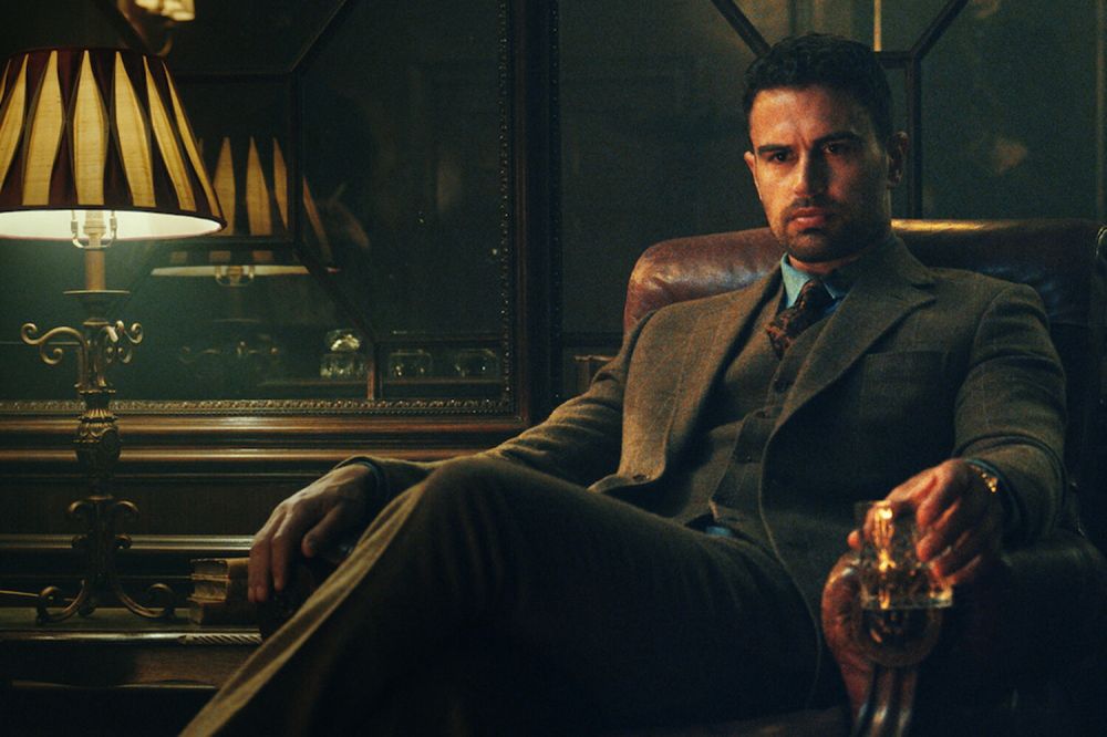 На Netflix вышел сериал Гая Ричи «Джентльмены» 