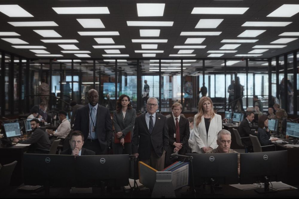 «Аутсорс», «Белый лотос», «Шершни» и еще 10 сериалов февраля 