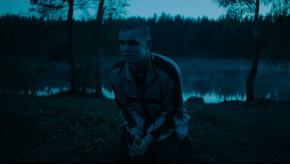 Михайлов-трип: каким получился сериал про 90-е «Путешествие на солнце и обратно» 