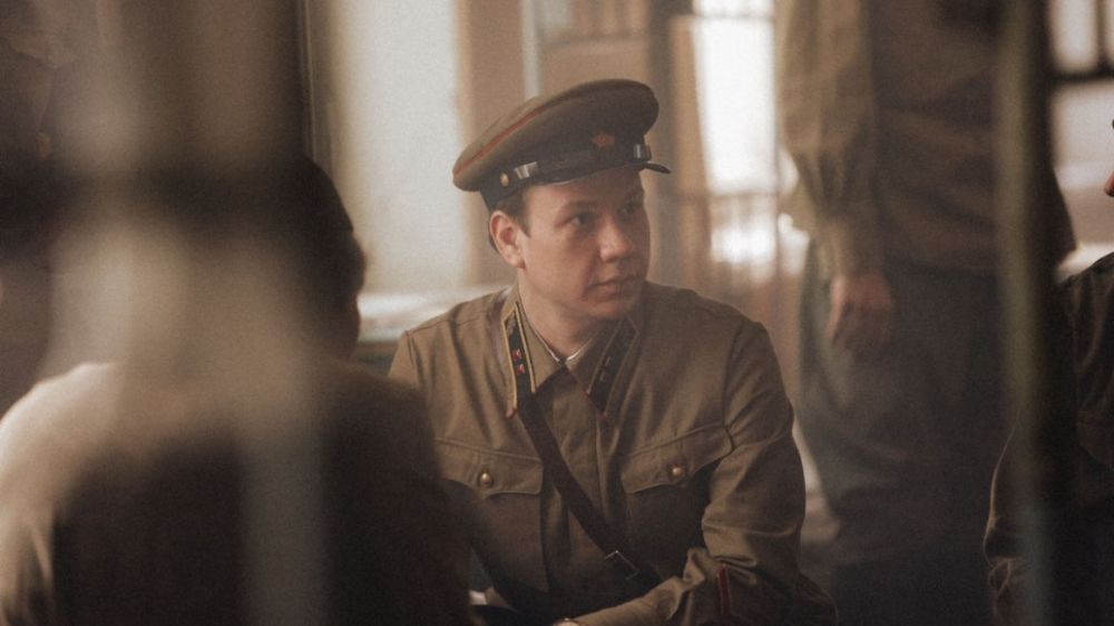«Быть друг за друга»: актер Павел Комаров о новой большой роли в военной драме «Солдатская мать»