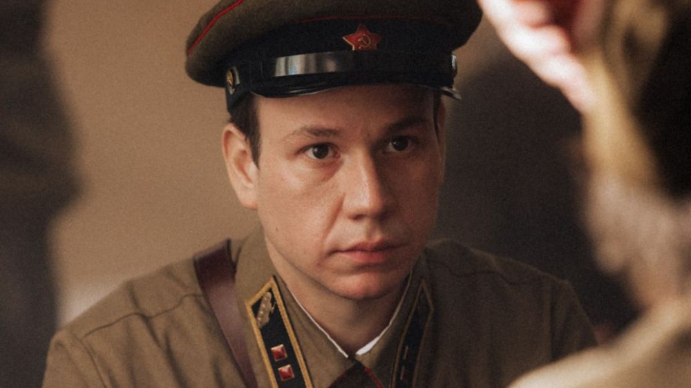 «Быть друг за друга»: актер Павел Комаров о новой большой роли в военной драме «Солдатская мать»